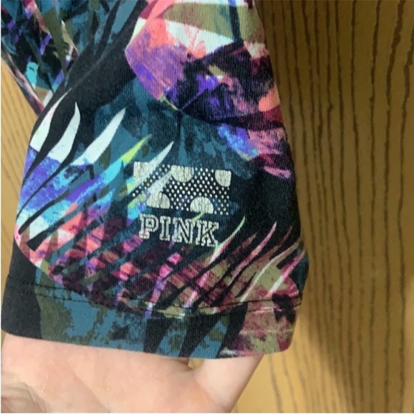 MOVING SALE! L/M PINK VS ULTIMATE tropical rare set sports bra and Capri - Picture 4 of 6